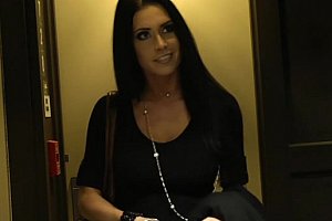 elsa jeans三个黑人